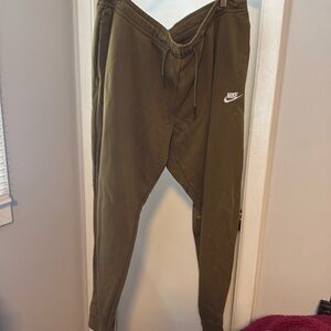 XL Men’s Nike Joggers army green